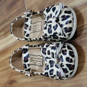 Pipperdoodles leopard print bow shoes size 7 toddler